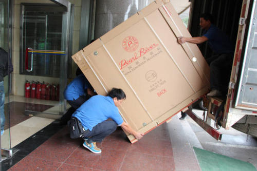 乌兰钢琴贵重工艺品无忧运